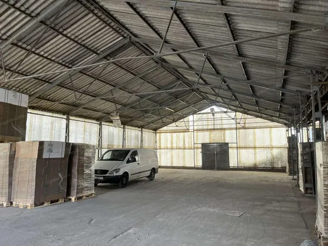 Kiadó kereskedelmi és ipari ingatlan Kecskemét 300 nm