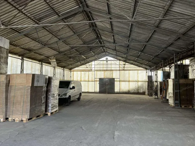 Kiadó kereskedelmi és ipari ingatlan Kecskemét 300 nm