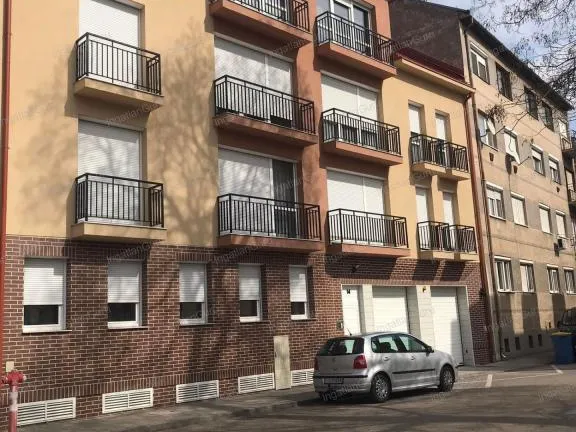 Kiadó garázs Kecskemét 10 nm