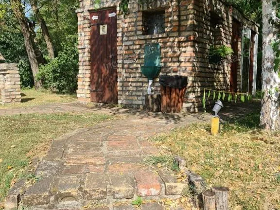 Eladó kereskedelmi és ipari ingatlan Kecskemét 320 nm