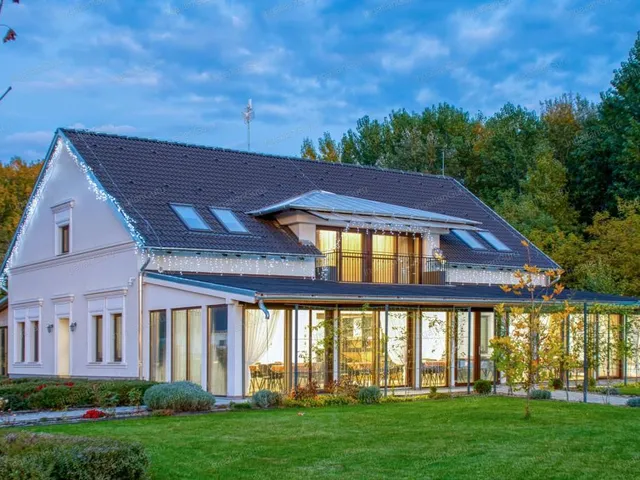 Eladó kereskedelmi és ipari ingatlan Kecskemét 300 nm