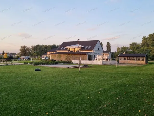 Eladó kereskedelmi és ipari ingatlan Kecskemét 300 nm