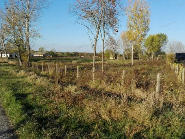 Kiadó kereskedelmi és ipari ingatlan Solt 120000 nm