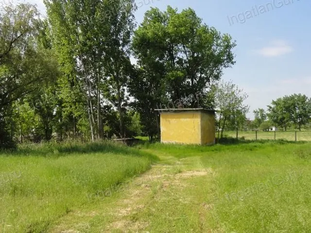 Eladó kereskedelmi és ipari ingatlan Solt 120000 nm