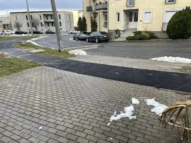 Eladó garázs Sopron 17 nm