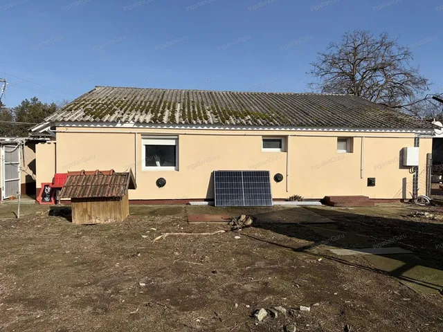 Eladó kereskedelmi és ipari ingatlan Ágasegyháza 250 nm