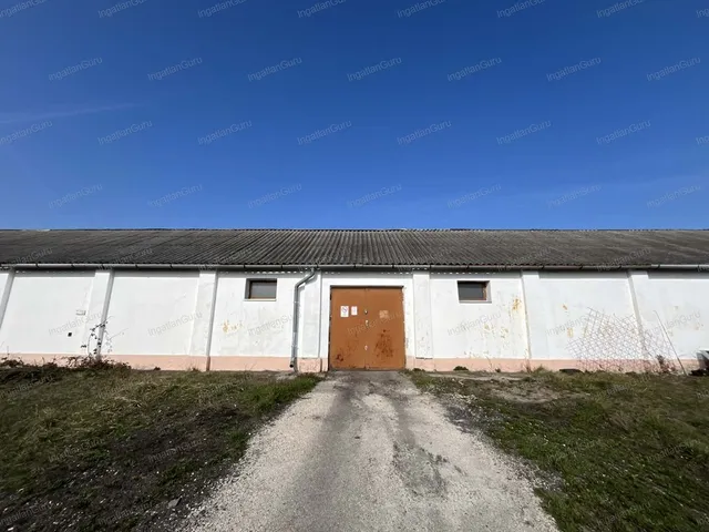 Kiadó kereskedelmi és ipari ingatlan Kecskemét 75 nm