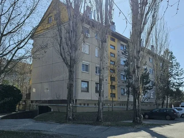 Eladó garázs Kecskemét 19 nm