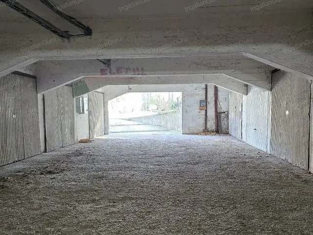 Eladó garázs Kecskemét, Hunyadiváros 19 nm