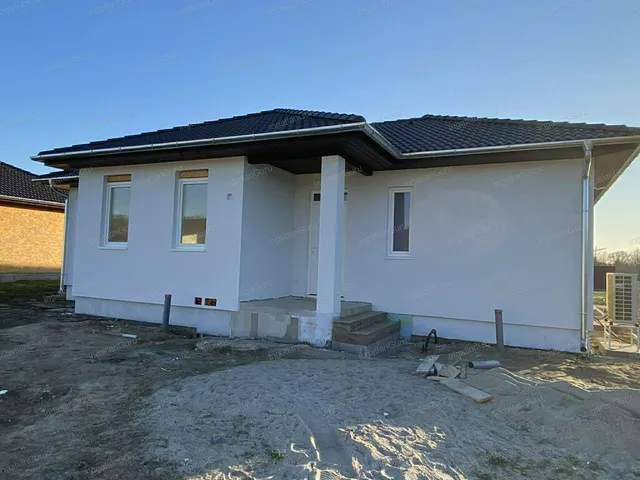 Eladó ház Kecskemét, Felsőszéktó 107 nm