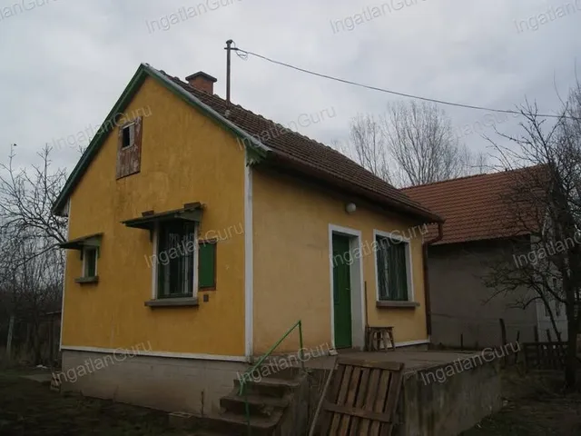 Eladó kereskedelmi és ipari ingatlan Kecskemét, Alsószéktó 30 nm