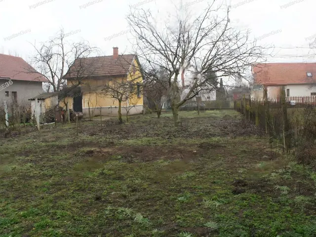 Eladó kereskedelmi és ipari ingatlan Kecskemét, Alsószéktó 30 nm