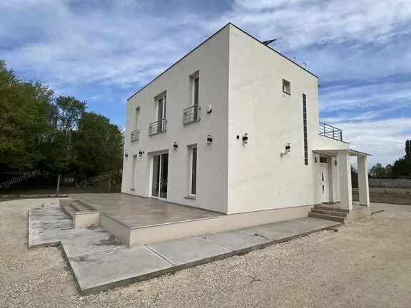 Kiadó ház Kecskemét 160 nm