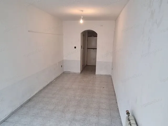 Eladó kereskedelmi és ipari ingatlan Kecskemét, Belváros 21 nm