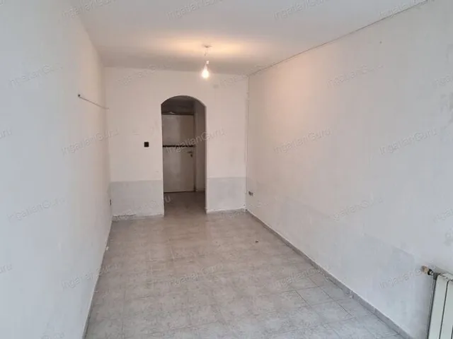 Eladó kereskedelmi és ipari ingatlan Kecskemét, Belváros 21 nm