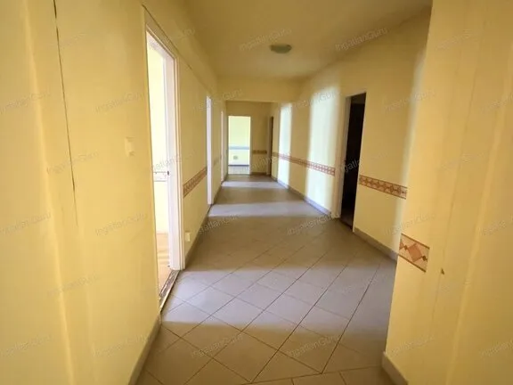 Kiadó kereskedelmi és ipari ingatlan Kecskemét 113 nm