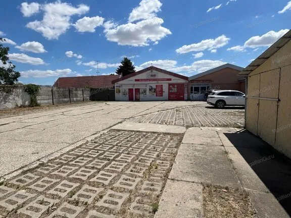 Eladó kereskedelmi és ipari ingatlan Kecskemét 1100 nm