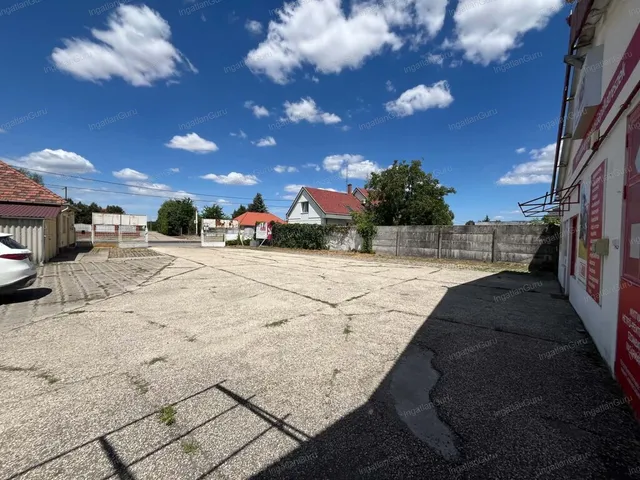 Eladó kereskedelmi és ipari ingatlan Kecskemét 1100 nm