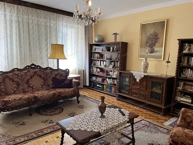 Eladó lakás Kecskemét, Belváros 139 nm