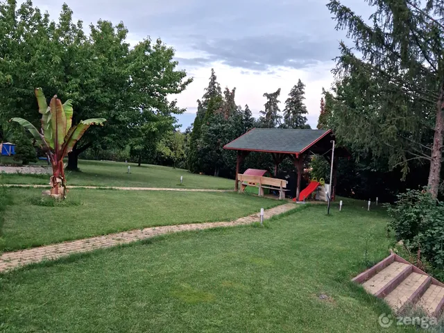 Eladó ház Kazincbarcika, Szeder utca 4 266 nm