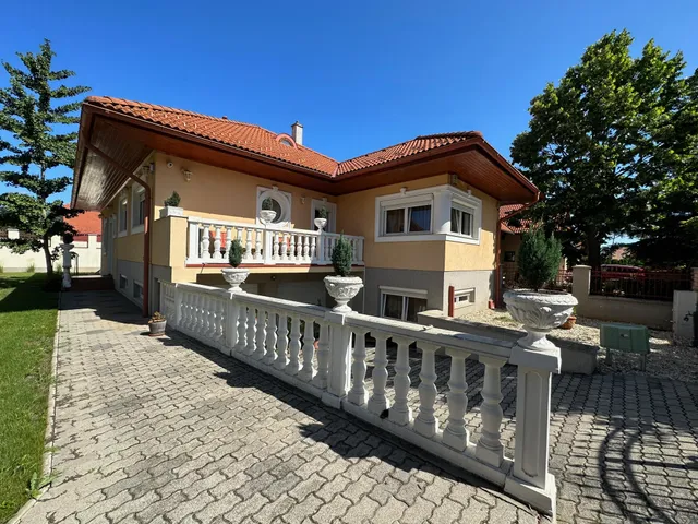 Eladó ház Veszprém, Dózsaváros 250 nm