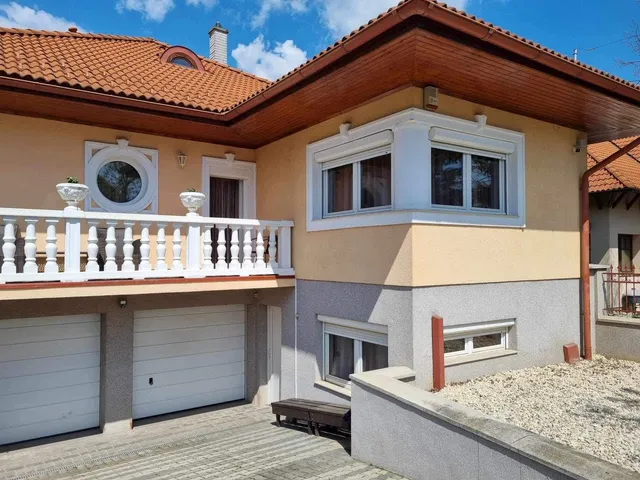 Eladó ház Veszprém, Dózsaváros 250 nm