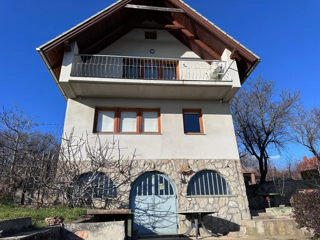 Eladó üdülő és hétvégi ház Lovas 195 nm