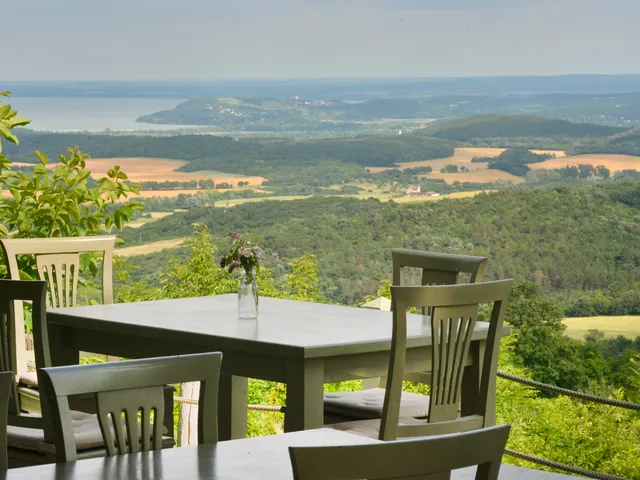 Eladó mezőgazdasági ingatlan Pécsely 183 nm