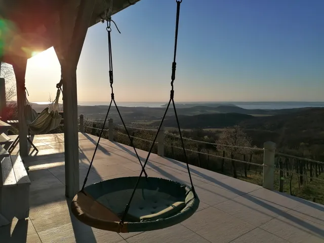 Eladó ház Pécsely, Szőlő Dülő 183 nm