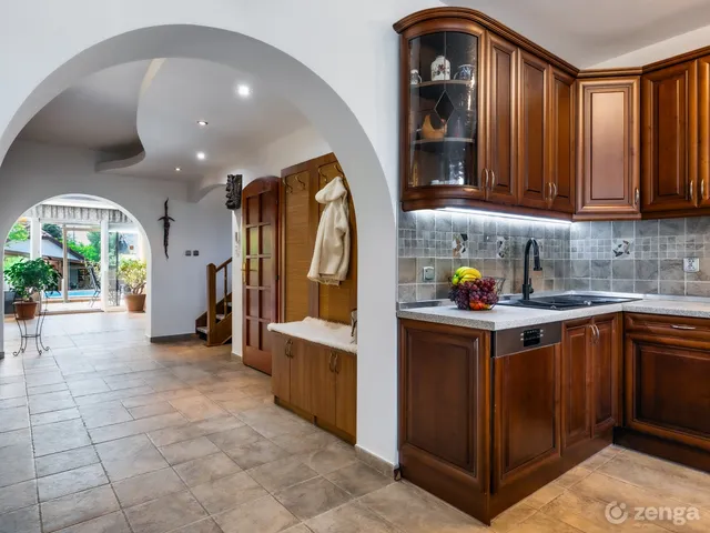 Eladó ház Kismaros 240 nm