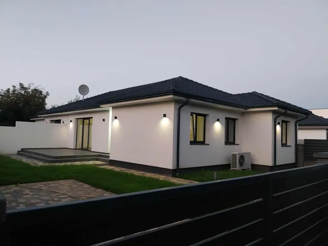 Eladó ház Nyíregyháza, Oros 96 nm