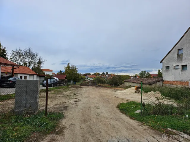 Eladó telek Pázmánd 2676 nm