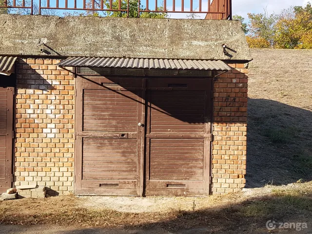 Eladó garázs Szeged, Makkosház 15 nm