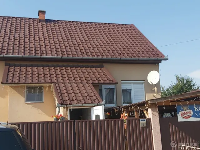 Eladó ház Ajak, Dózsa út 1/B 200 nm