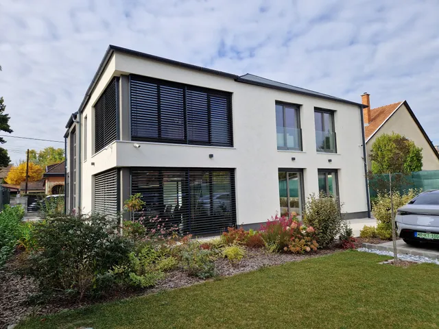 Eladó ház Budapest XVI. kerület, Rákosszentmihály 281 nm