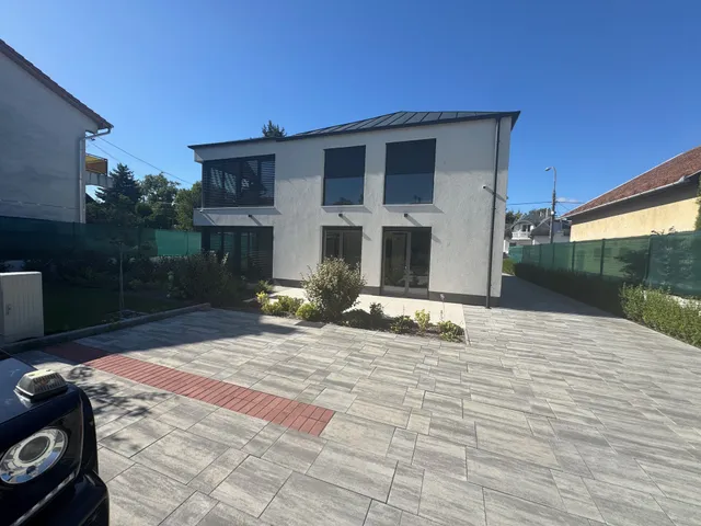 Eladó ház Budapest XVI. kerület, Rákosszentmihály 281 nm