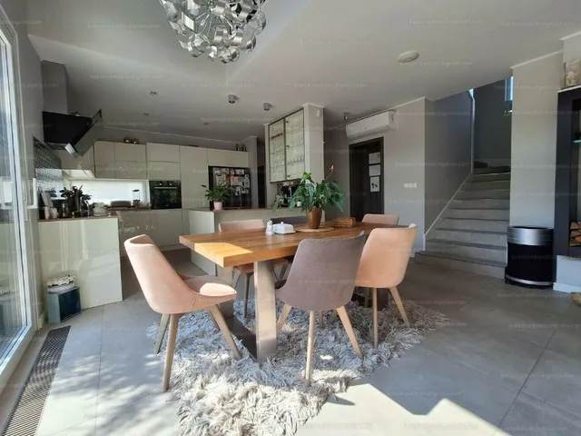 Eladó ház Hévíz 268 nm