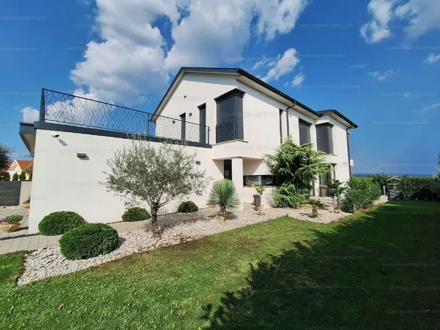 Eladó ház Hévíz 268 nm