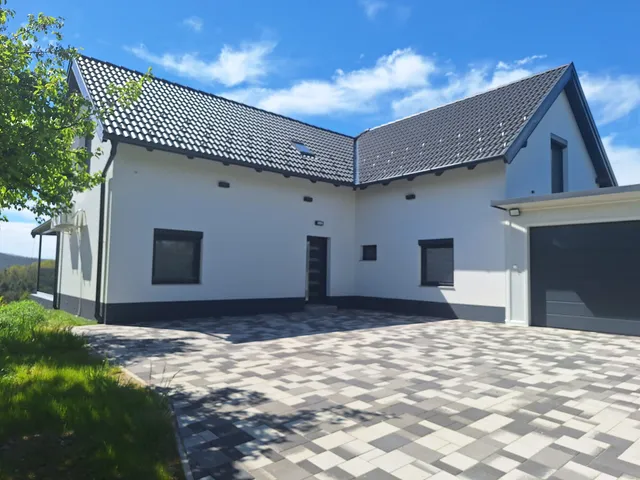 Eladó ház Zalaszentgrót 260 nm