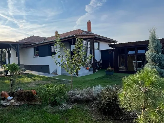 Eladó ház Balatonkeresztúr 104 nm