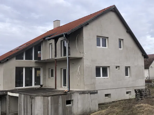 Eladó ház Győrladamér 210 nm