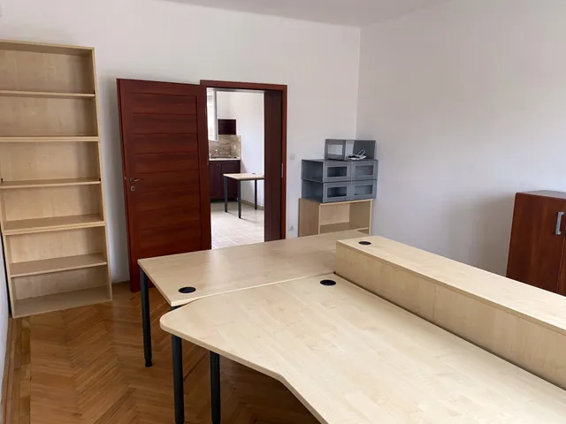 Kiadó kereskedelmi és ipari ingatlan Győr, Nádorváros 76 nm