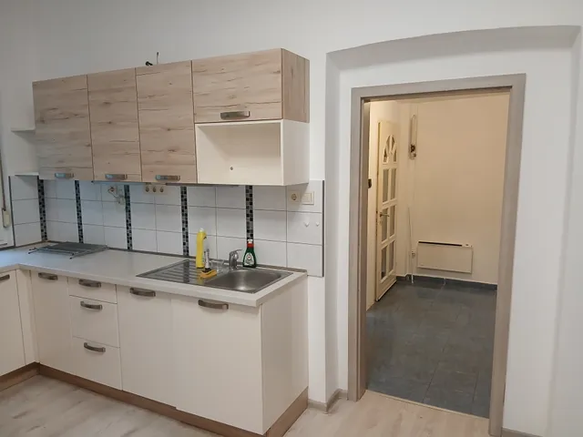 Kiadó ház Győr, Nádorváros 90 nm