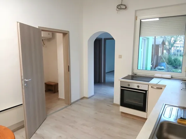 Kiadó ház Győr, Nádorváros 90 nm