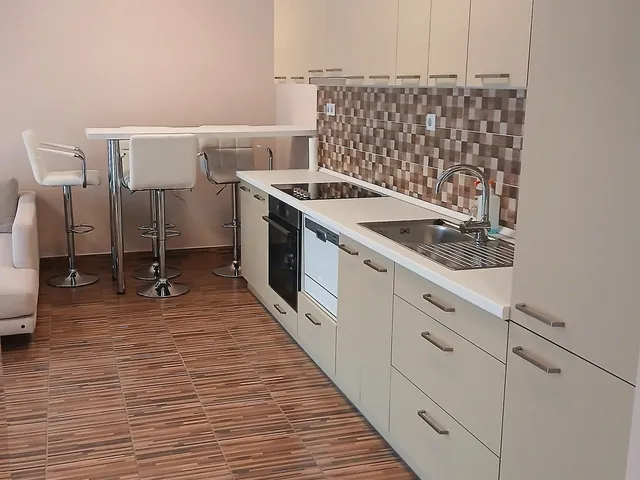 Kiadó lakás Győr, Nádorváros 47 nm