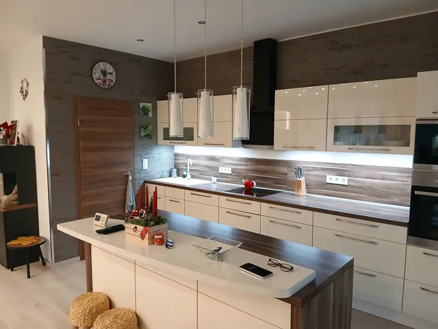 Kiadó ház Ikrény 190 nm