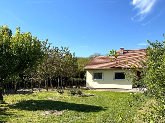 Eladó ház Nyúl 68 nm