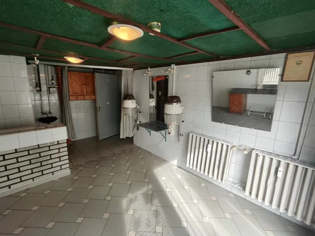 Eladó kereskedelmi és ipari ingatlan Szeged, Sárosi utca  16 nm