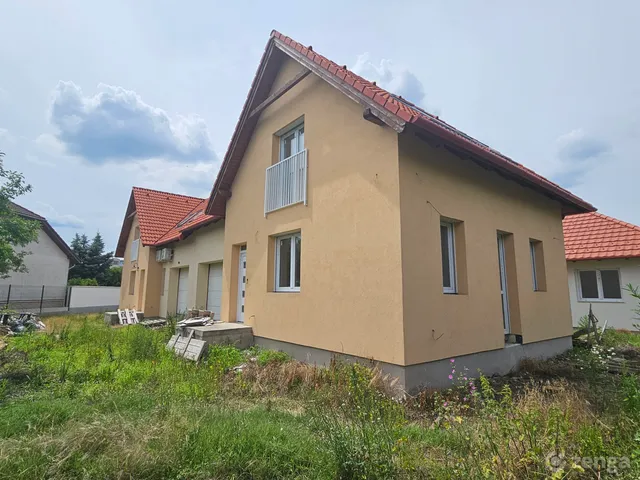 Eladó lakás Székesfehérvár, Palotaváros, Komlóskerti u. 96 nm