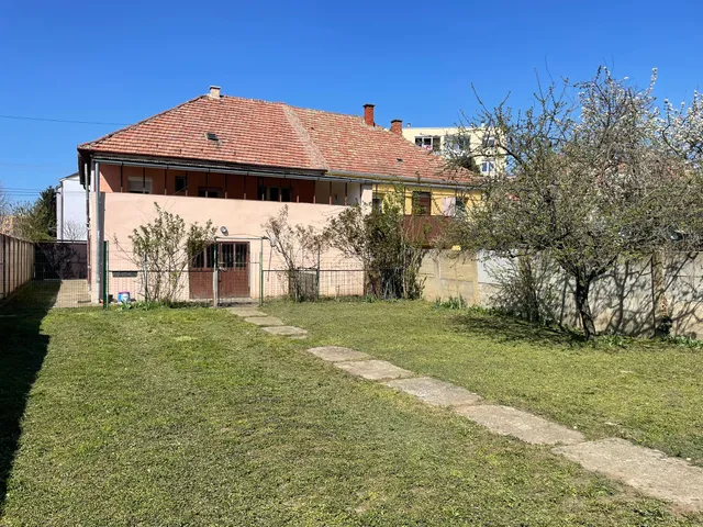 Eladó ház Szombathely, Móra Ferenc utca 43. 195 nm